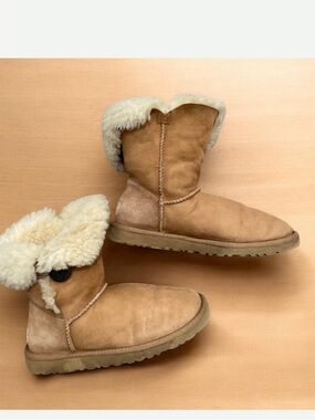 UGG Ankle Bottom Up Camel Boots Size 6